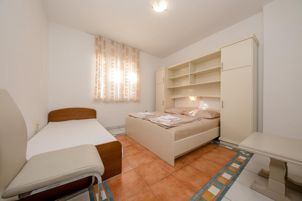 Apartments And Rooms By The Sea Supetarska Draga - Gornja, Rab - 11579 מראה חיצוני תמונה