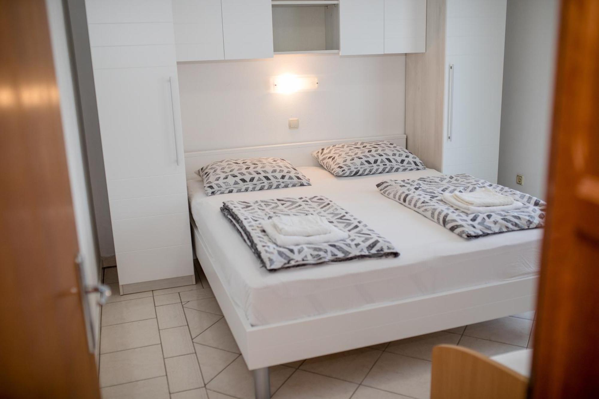 Apartments And Rooms By The Sea Supetarska Draga - Gornja, Rab - 11579 חדר תמונה