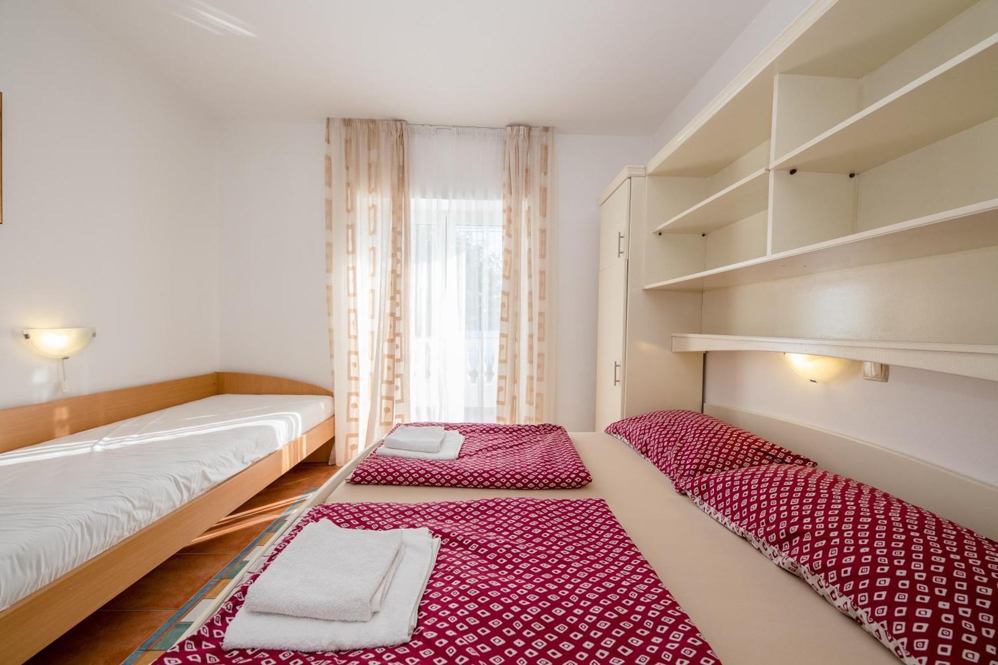 Apartments And Rooms By The Sea Supetarska Draga - Gornja, Rab - 11579 חדר תמונה